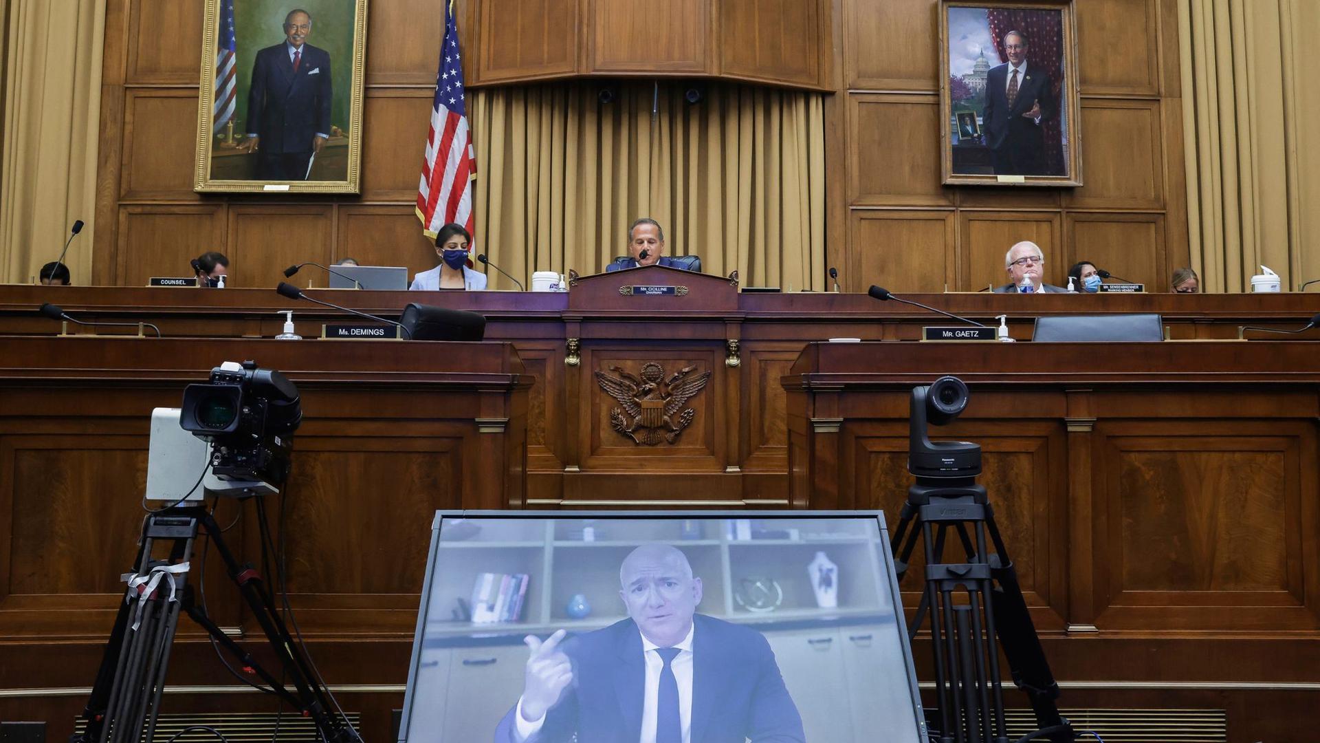 Amazon-CEO Jeff Bezos spricht per Videokonferenz während einer Anhörung des Wettbewerbs-Unterausschusses im Repräsentantenhaus zum Thema Kartellrecht.