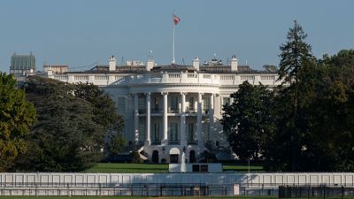 Der Sitz des US-Präsidentenm, das Weiße Haus in Washington. Das Haushaltsdefizit der US-Regierung ist wegen der Corona-Hilfen sprunghaft angestiegen.