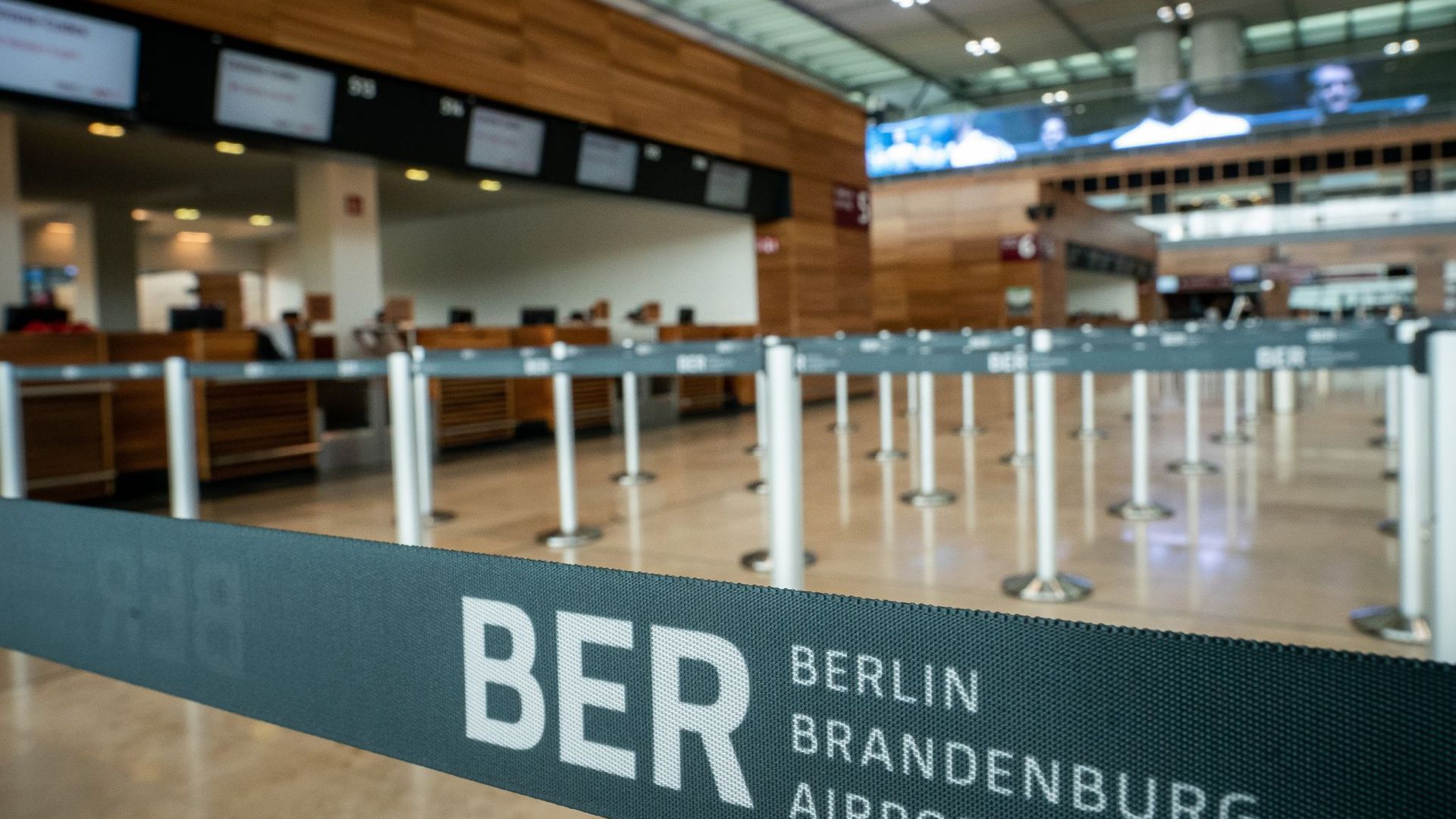 Blick in die Abflughalle des neuen Flughafens Berlin-Brandenburg.