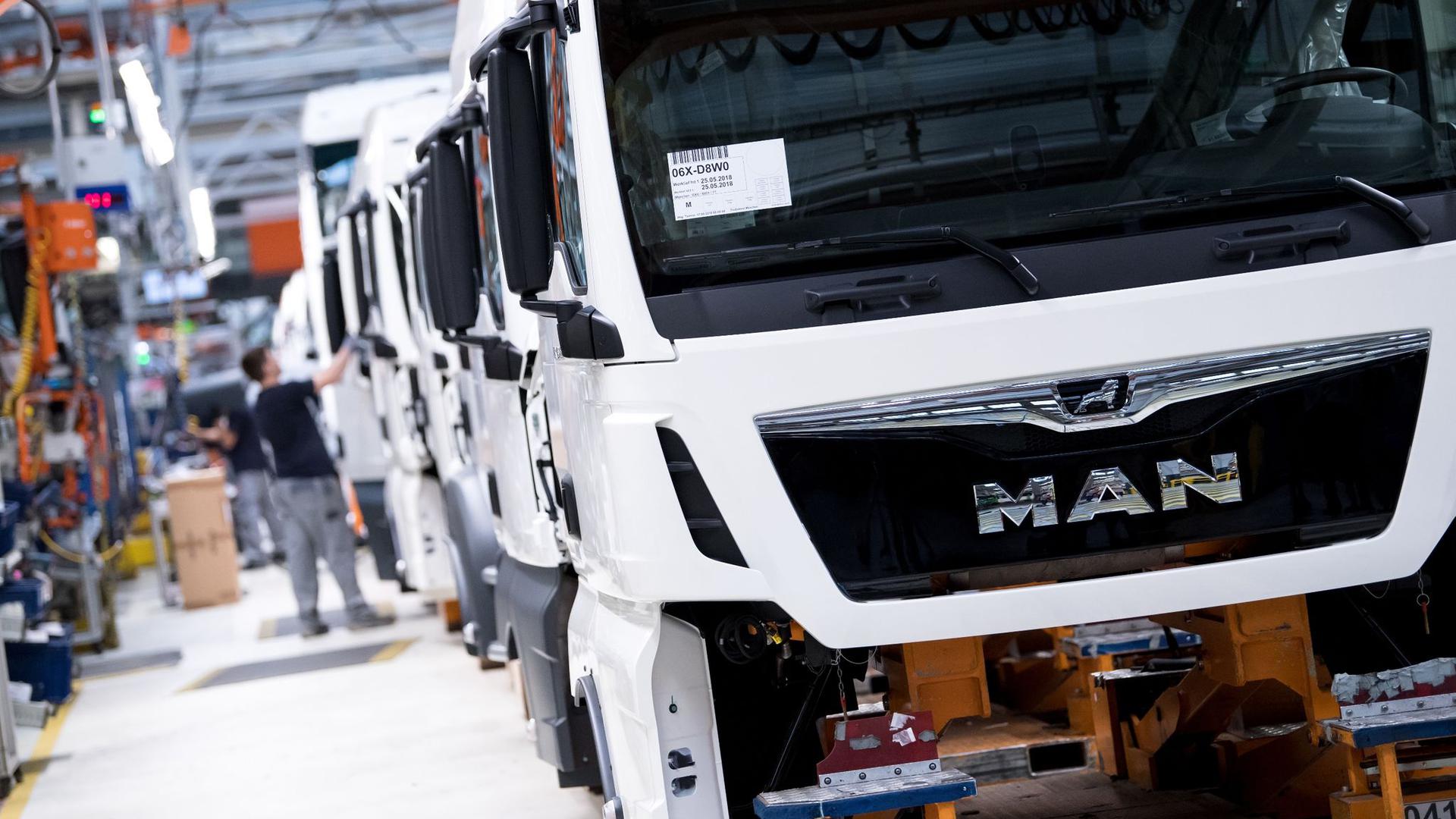 Der Lastwagenbauer MAN gehört zur VW-Lkw-Tochter Traton. Die VW-Nutzfahrzeugholding Traton und ihr japanischer Partner Hino wollen zusammen künftig Elektro-Lkw entwickeln.