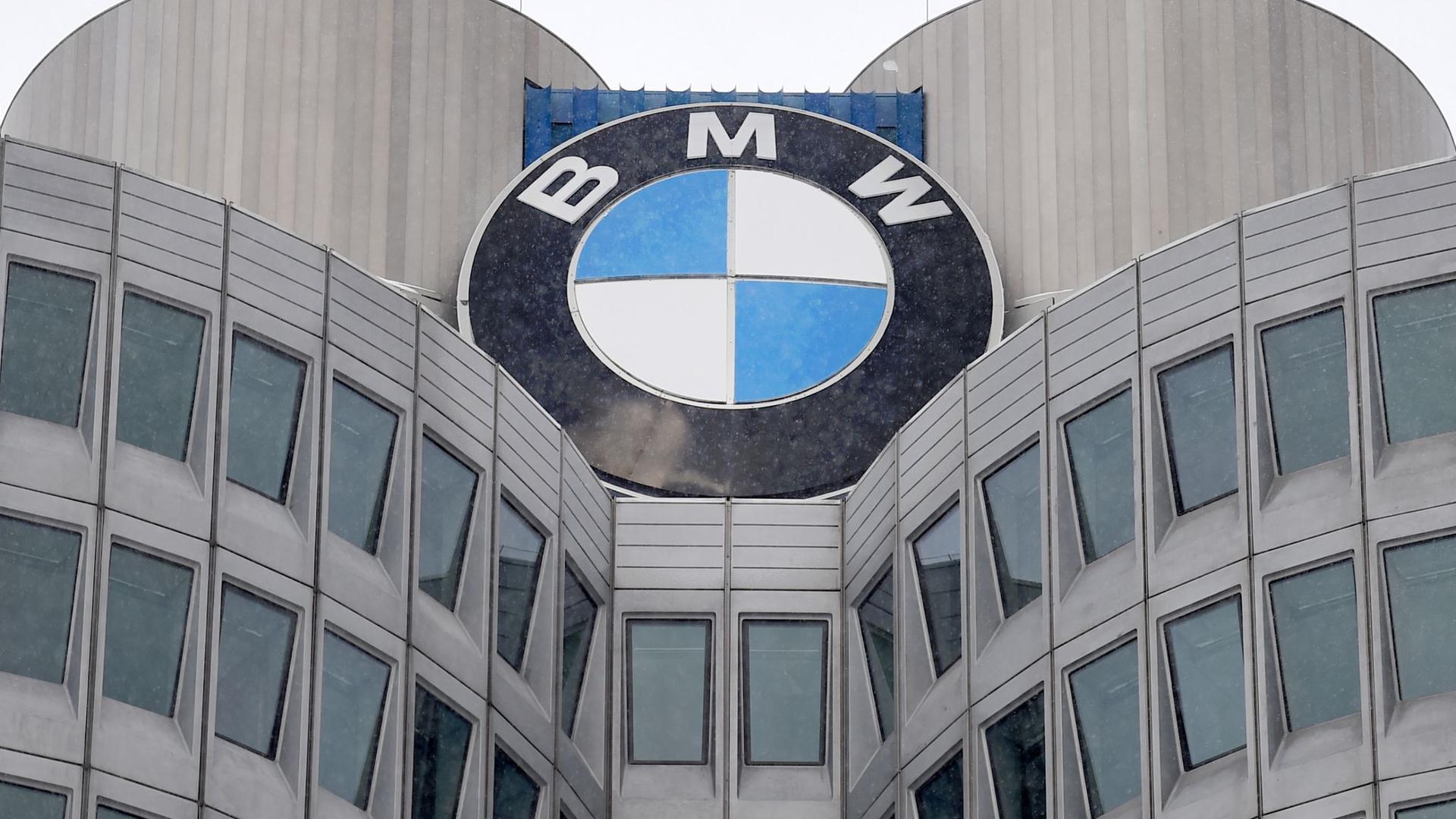Die Zentrale des Autobauers BMW in München. Der Autobauer stellt den Bau von Benzin- und Dieselmotoren im Stammwerk München ein.