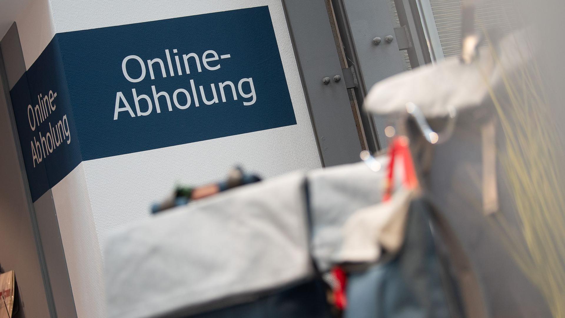 "Online-Abholung“ bietet dieses Geschäft in Stuttgart.