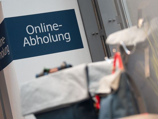 "Online-Abholung“ bietet dieses Geschäft in Stuttgart.