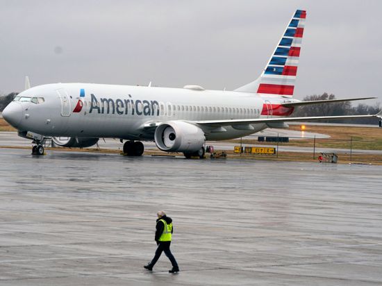 Eine Boeing 737 Max der American Airlines ist in einer Wartungseinrichtung in Tulsa abgestellt.
