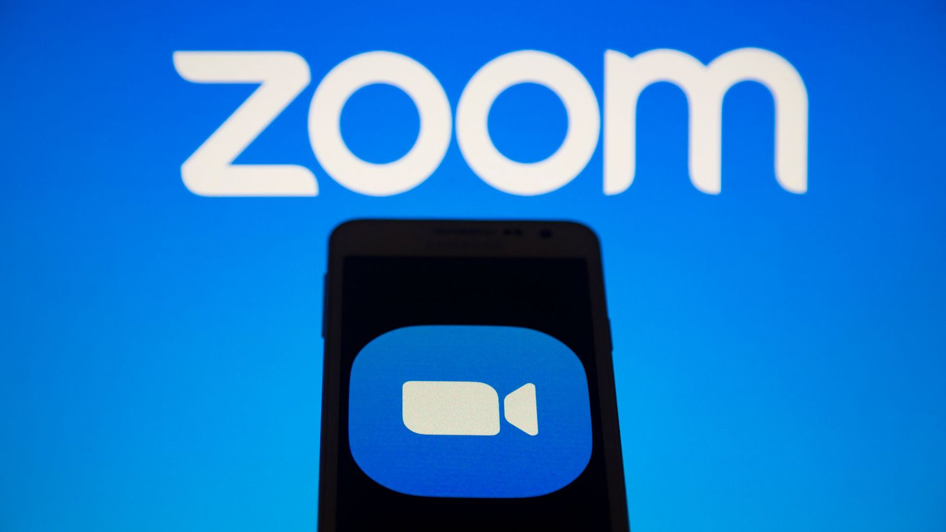 Der Videokonferenz-Dienst Zoom will seine Kassen über ein Aktienangebot im Wert von mindestens 1,5 Milliarden Dollar füllen.