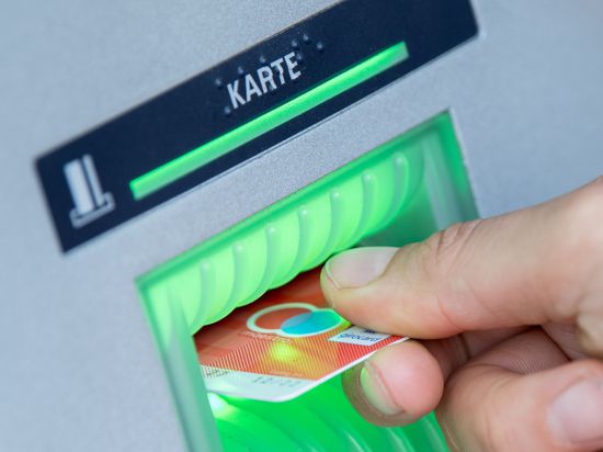 Im vergangenen Jahr manipulierten Kriminelle nach Angaben von Euro Kartensysteme bundesweit 152 Mal Geldautomaten, um an Daten von Bankkunden zu kommen.