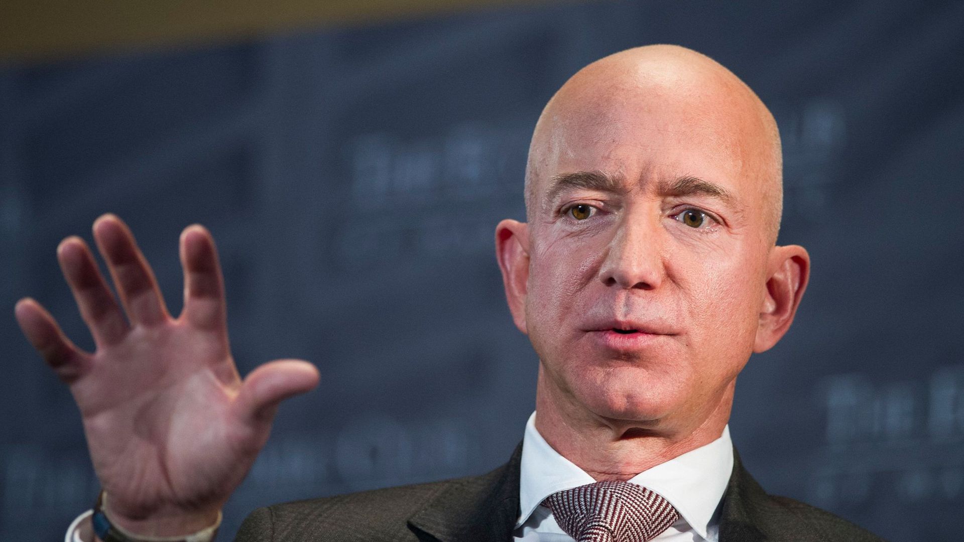 Jeff Bezos, Gründer und CEO von Amazon, spricht sich für eine Anhebung der Unternehmenssteuer aus.