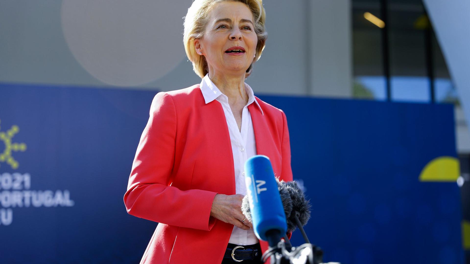 Ursula von der Leyen, Präsidentin der Europäischen Kommission, beim EU-Gipfel in Porto.