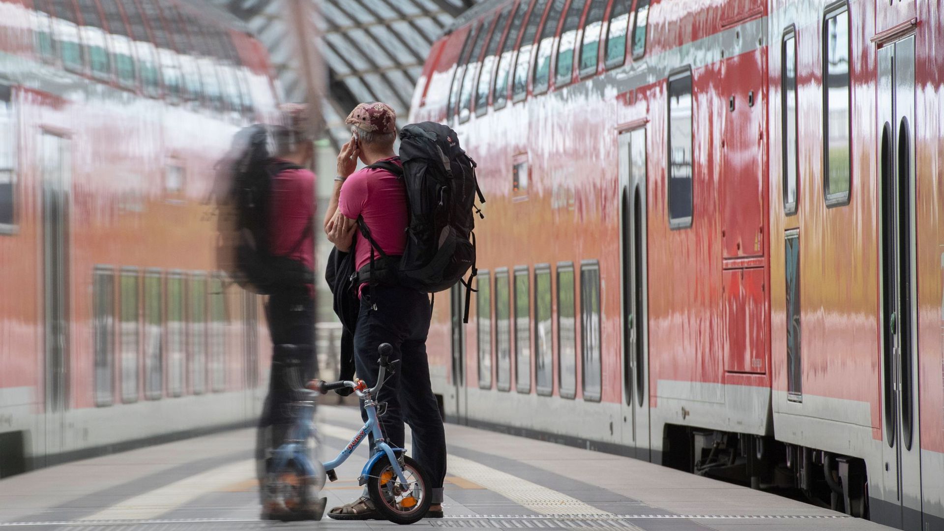 Das gesamte Streckennetz der Deutschen Bahn soll bis Ende 2026 lückenlos mit dem Mobilfunknetz der Deutschen Telekom versorgt werden.
