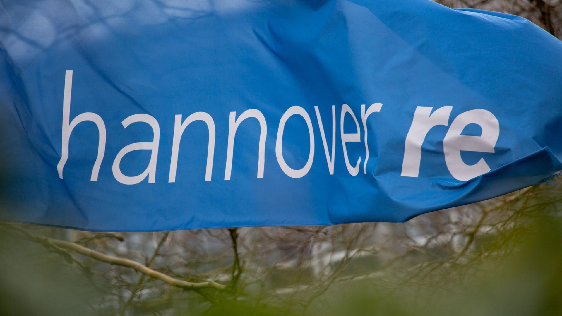 Wegen der jüngsten Naturkatastrophen sieht die Hannover Rück steigende Kosten für die Rückversicherer.