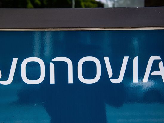 Deutschlands größter Immobilienkonzern Vonovia hat einen weiteren Übernahmeversuch für den Konkurrenten Deutsche Wohnen in Gang gesetzt.