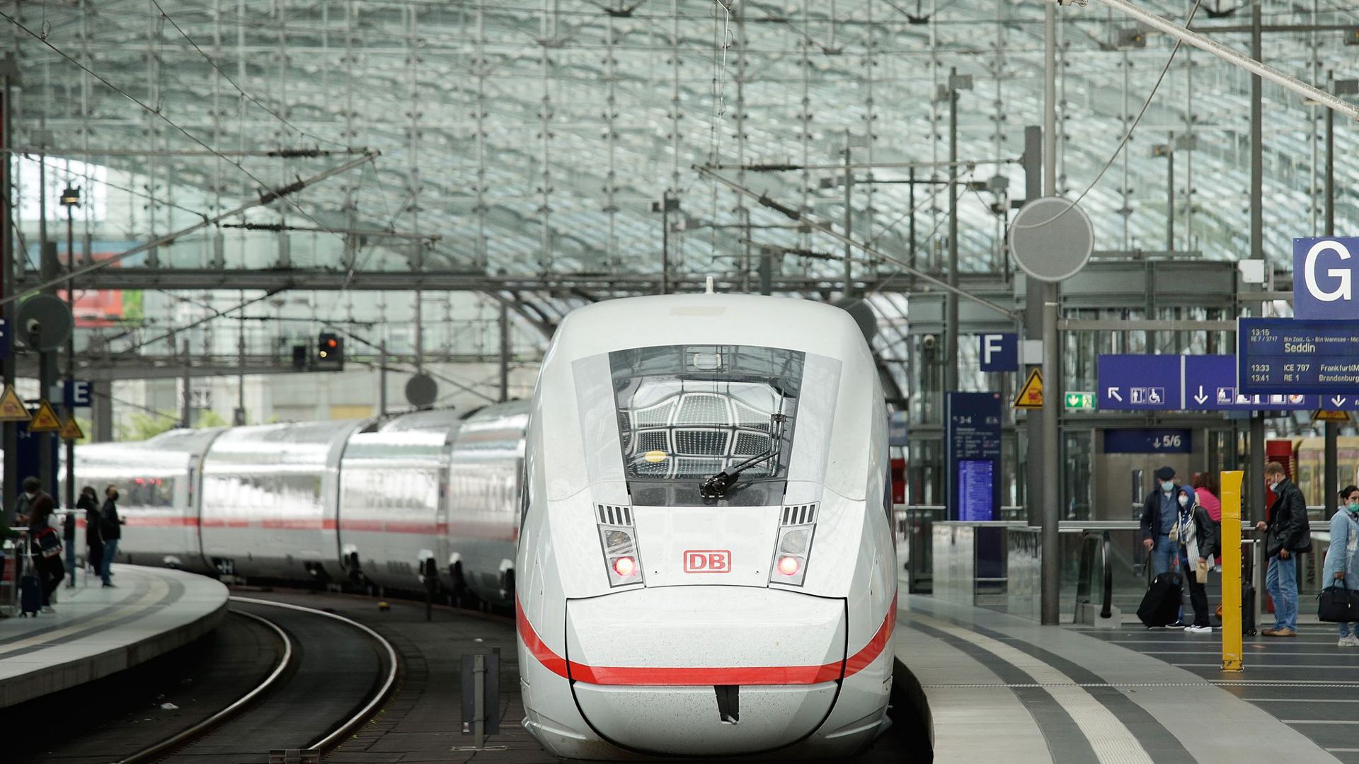 Die Deutsche Bahn und die Lokführergewerkschaft GDL haben sich auf einen Tarifvertrag verständigt.