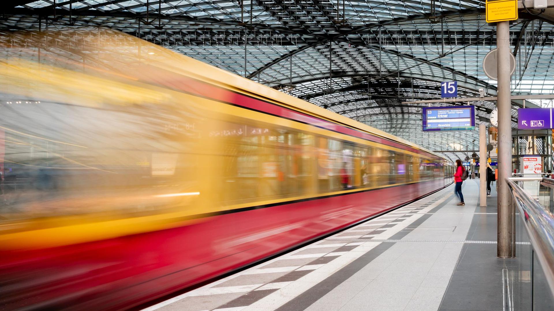 Mit dem Nahverkehrs-Abo durch ganz Deutschland fahren: Rund 700.000 Menschen haben das Angebot genutzt.