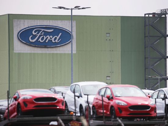 Wegen Halbleiter-Lieferproblemen muss der Autobauer Ford in Köln bis Ende Oktober seine Produktion stoppen.