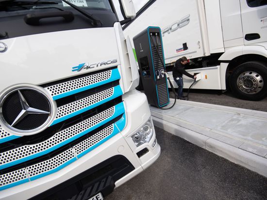 Die Lkw-Produktion von Daimler soll zum 1. Dezember unabhängig werden.