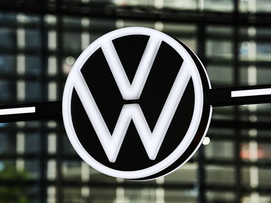 In diesem Jahr gab es bei VW und etlichen anderen Autobauern immer wieder Kurzarbeit wegen fehlender Elektronikteile.
