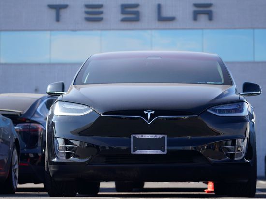 Tesla muss erneut Software-Probleme bei zahlreichen Modellen beheben.