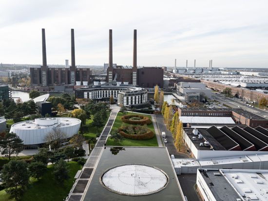 Blick auf das Werksgelände von Volkswagen. Bei der neuen Fabrik für das künftig zentrale VW-Modell Trinity im Großraum Wolfsburg zeichnet sich ein Standort unmittelbar am Stammwerk ab.