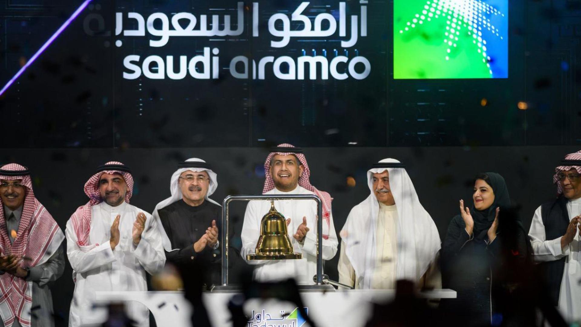 Vertreter der staatlichen saudi-arabischen Ölgesellschaft Aramco feiern 2019 in Riad den Börsengang des Konzerns.