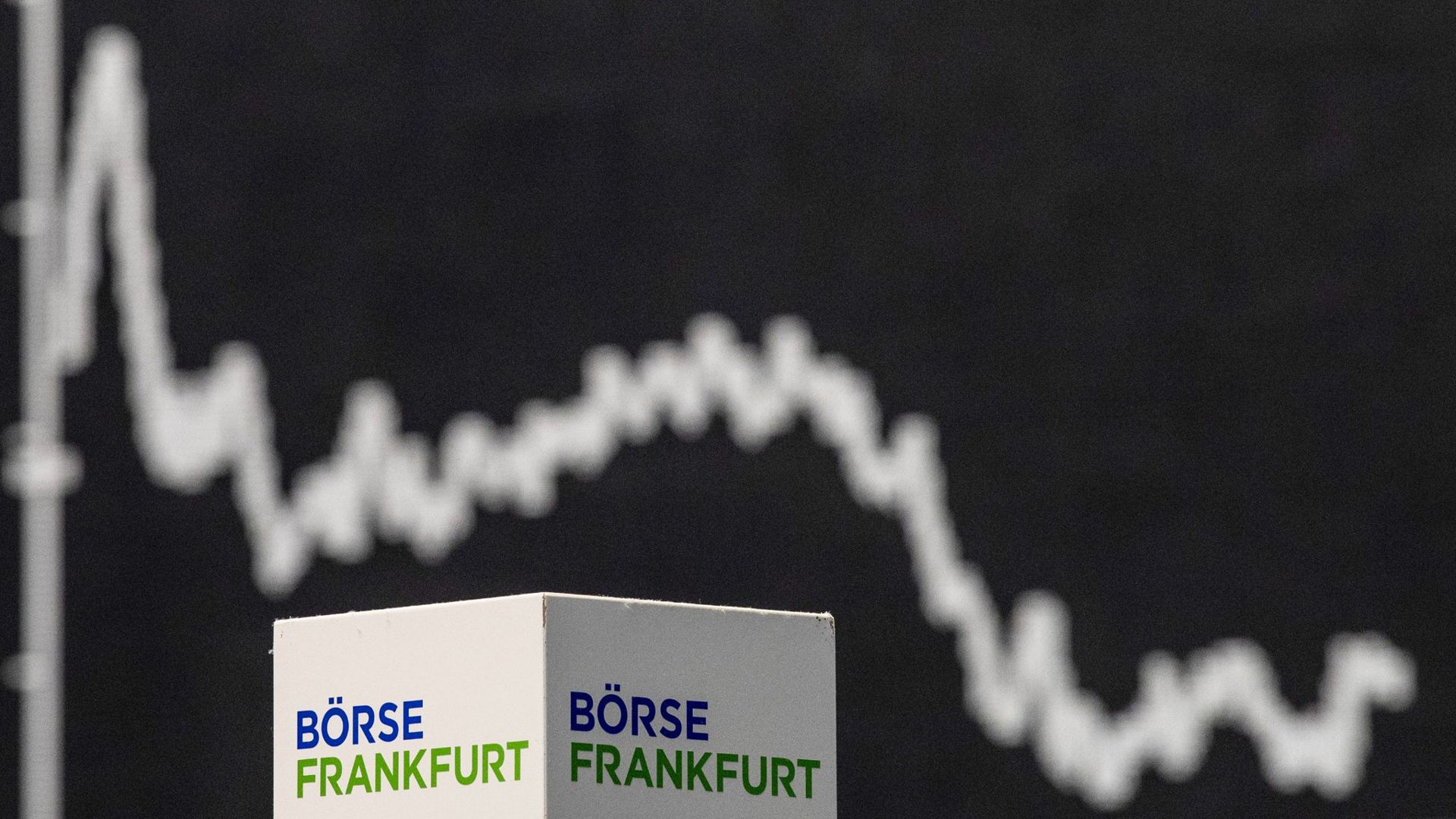Eine Dax-Kurve im Handelssaal der Deutschen Börse in Frankfurt. Das Unternehmen verspricht seinen Aktionären weiteres Wachstum.