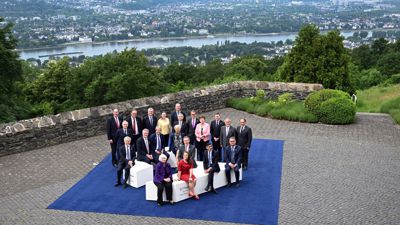 Christian Lindner (FDP, M) mit den G7-Finanzministern und Notenbankchefs beim Familienfoto.