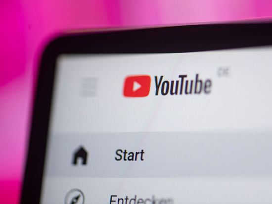 Immer wieder kommt es vor, dass Nutzer unerlaubt Videos mit Musik auf YouTube einstellen.