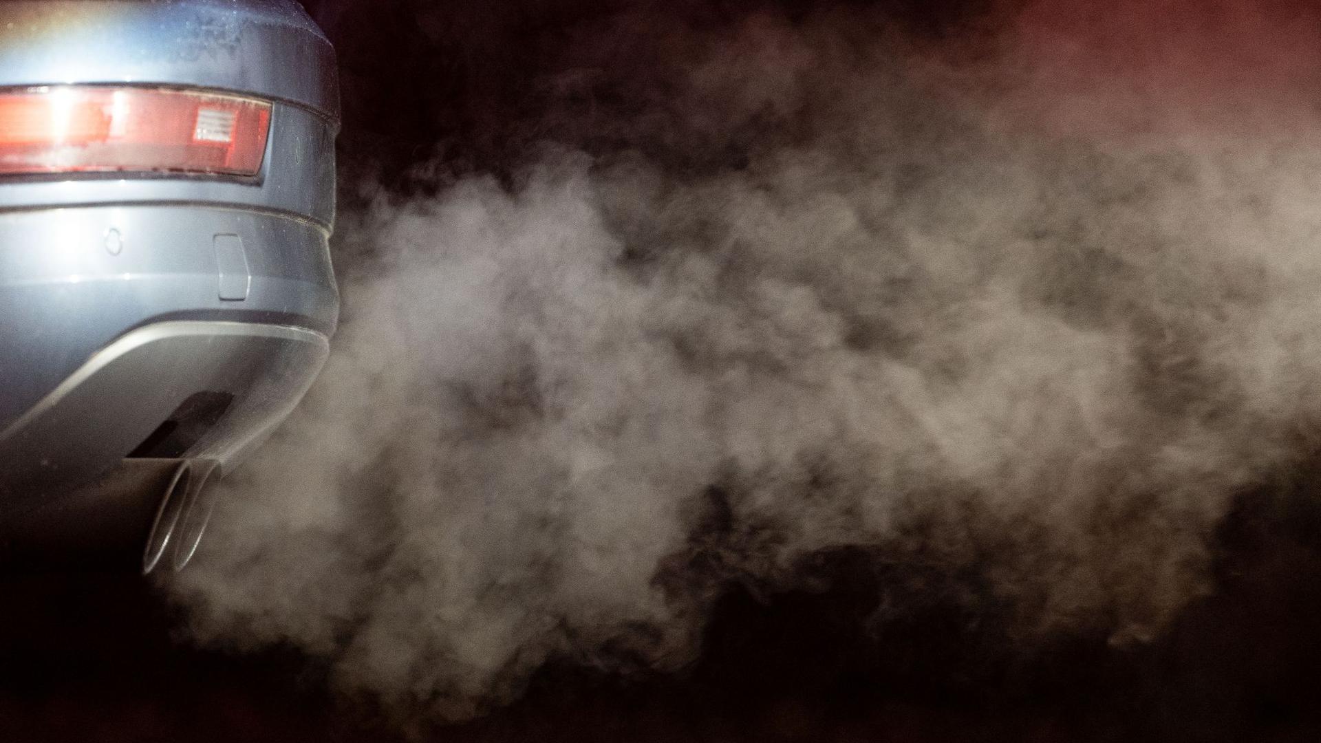 Im Kampf für mehr Klimaschutz will das EU-Parlament den Verkauf von Neuwagen mit Verbrennungsmotor ab 2035 verbieten.