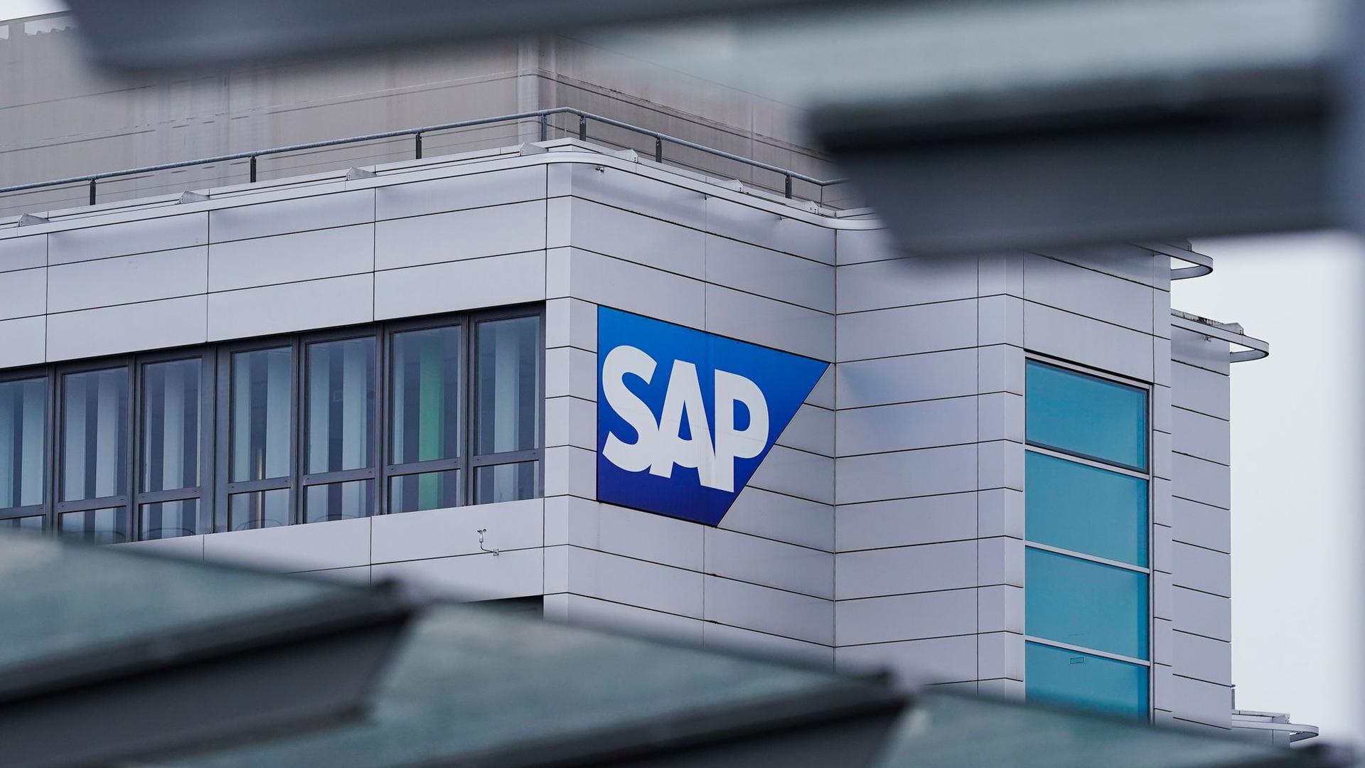 Das Logo des Softwareherstellers SAP am Hauptsitz in Walldorf.