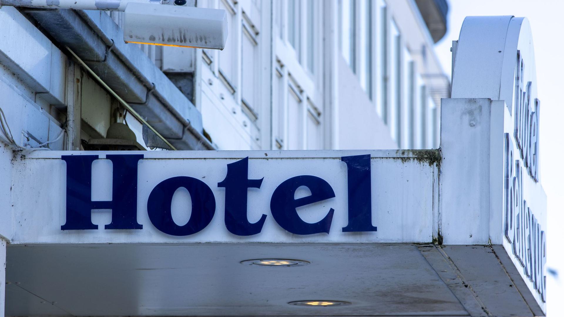 Ein Hotel in der Altstadt von Warnemünde: Die Menschen in Deutschland reisen wieder viel.