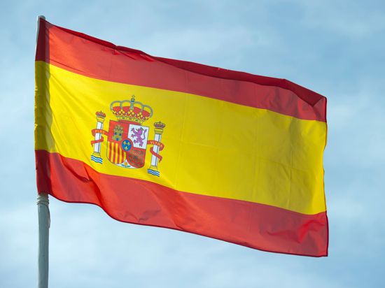 Die Nationalflagge von Spanien – Das Land verzeichnete im zweiten Quartal das deutlichste Wachstum im Euroraum.