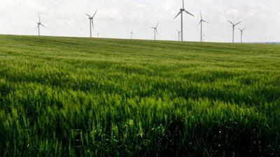 Die Windkraftanlagen am Oermter Berg in NRW produzieren nachhaltigen Öko-Strom. Die EU-Kommission will mehr Geld in „grüne“ Anlagen lenken.