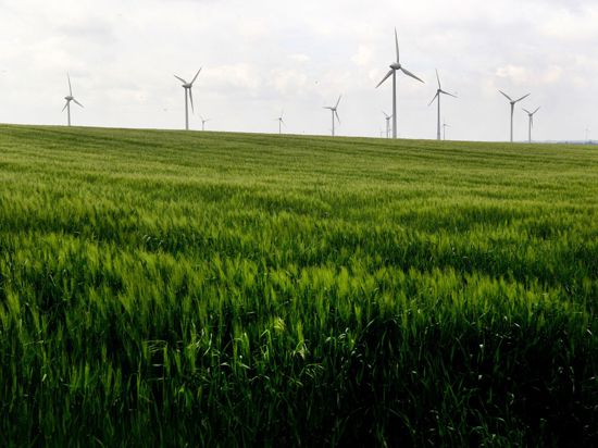 Die Windkraftanlagen am Oermter Berg in NRW produzieren nachhaltigen Öko-Strom. Die EU-Kommission will mehr Geld in „grüne“ Anlagen lenken.