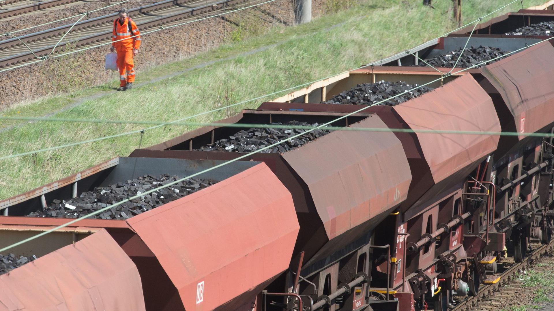 Zur Sicherung der Energieversorgung sollen Kohlezüge im Schienenverkehr vorübergehend Vorrang bekommen.
