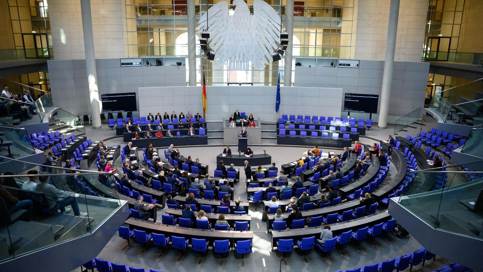Der Deutsche Bundestag hat die Senkung der Mehrwertsteuer auf Erdgas und Fernwärme beschlossen.