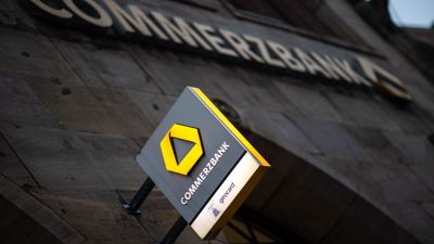 Die Commerzbank dünnt ihr Filialnetz in Deutschland weiter aus.