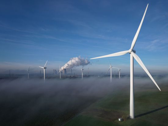 Windenergie, Solarstrom ... Die Energiekrise könnte laut der Internationalen Energieagentur eine Chance für die Energiewende darstellen.