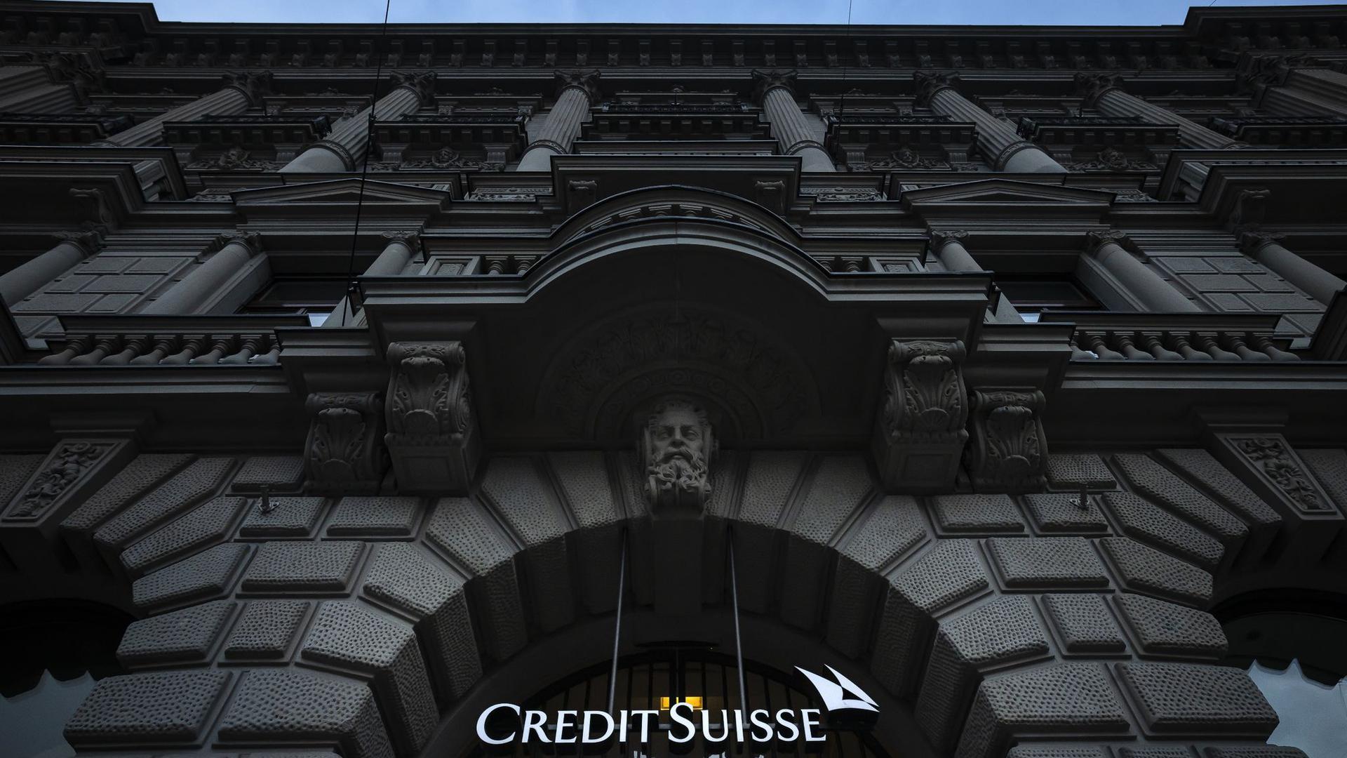 Mit jahrelangem Missmanagement und Risikogeschäften hat sich Credit Suisse selbst ins Abseits manövriert.