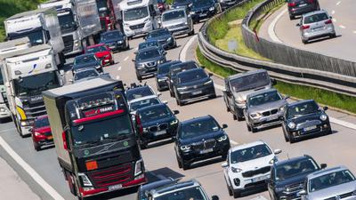 An diesem Sonntag werden auch Lkw in acht Bundesländern auf der Autobahn zu sehen sein.
