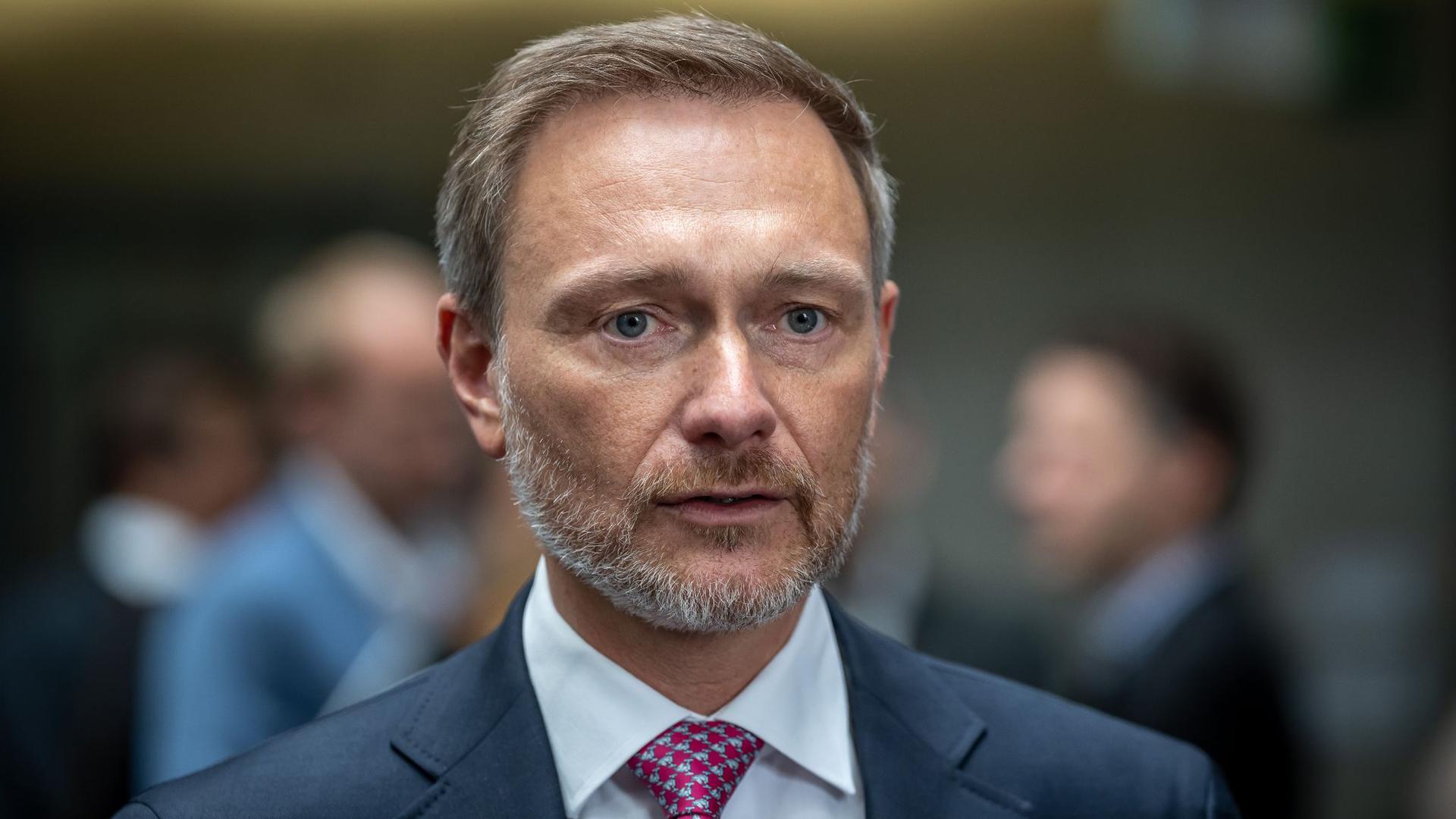 Pocht auf  Linder Klimaschutz mit wirtschaftlicher Vernunft und physikalischer Machbarkeit: FDP-Chef Christian Lindner.