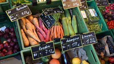 Bio-Gemüse in einem Laden: Die Bundesregierung will das Bio-Wachstum mit verschiedenen Maßnahmen ankurbeln.