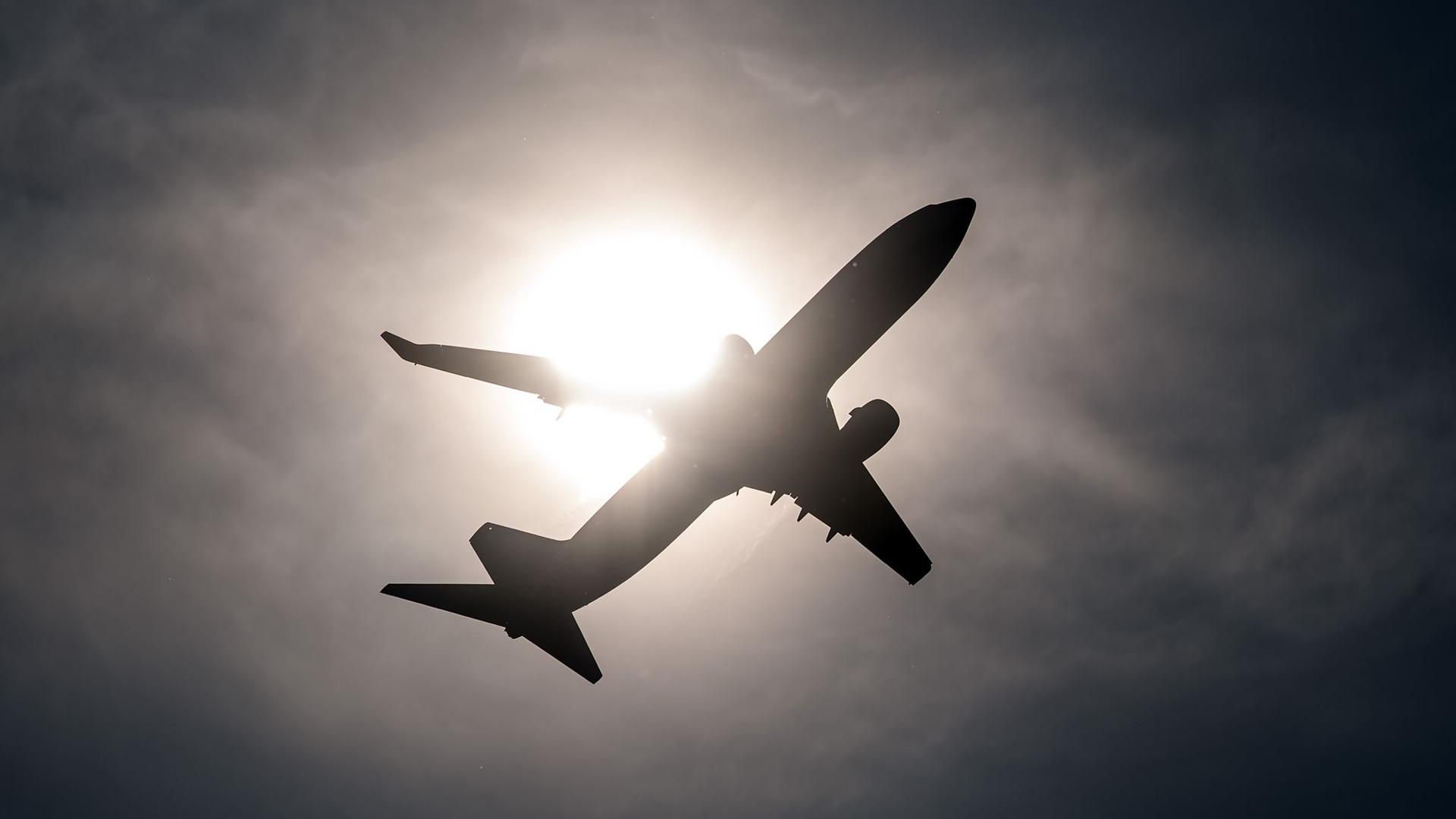 Immer öfter plagt Reisende aber Flugscham – das schlechte Gewissen, klimaschädliche Treibhausgase zu verursachen.