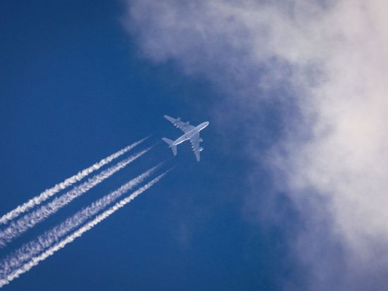 Schon ab 2025 müssen in der EU Flugbenzin nachhaltige Kraftstoffe beigemischt werden.