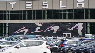 Die Tesla-Gigafactory in Berlin: In den USA werden dem Elektroauto-Hersteller schwere Vorwürfe wegen Rassismus gemacht.
