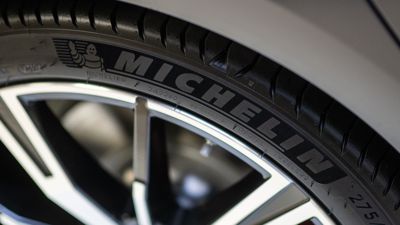 Der Reifenhersteller Michelin will Werke schließen und zahlreiche Jobs in Deutschland streichen.