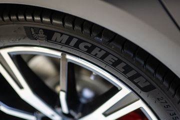 Der französische Reifenhersteller Michelin reagiert mit einem weitreichenden Stellenabbau auf steigende Produktionskosten und Konkurrenz aus Niedriglohnländern.
