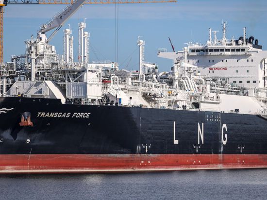Das LNG Terminal-Schiff Transgas Force Drei an der Lloyd-Werft in Bremerhaven.