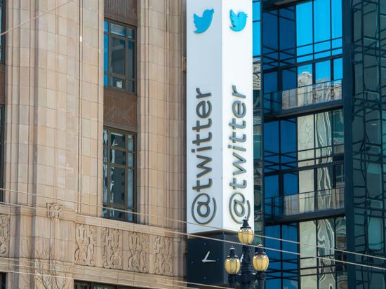 Das einstige Logo von Twitter am Hauptquartier des Kurznachrichtendienstes in San Francisco.