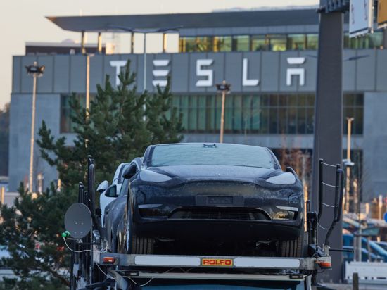 Bei Tesla in Grünheide sind laut dem Unternehmen deutlich weniger als 3000 Arbeitsplätze vom Stellenabbau betroffen.