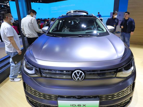 Im ersten Quartal hat der Volkswagen-Konzern in China nach eigenen Angaben 693.600 Fahrzeuge an Kunden ausgeliefert. Davon waren 41.000 reine E-Fahrzeuge.