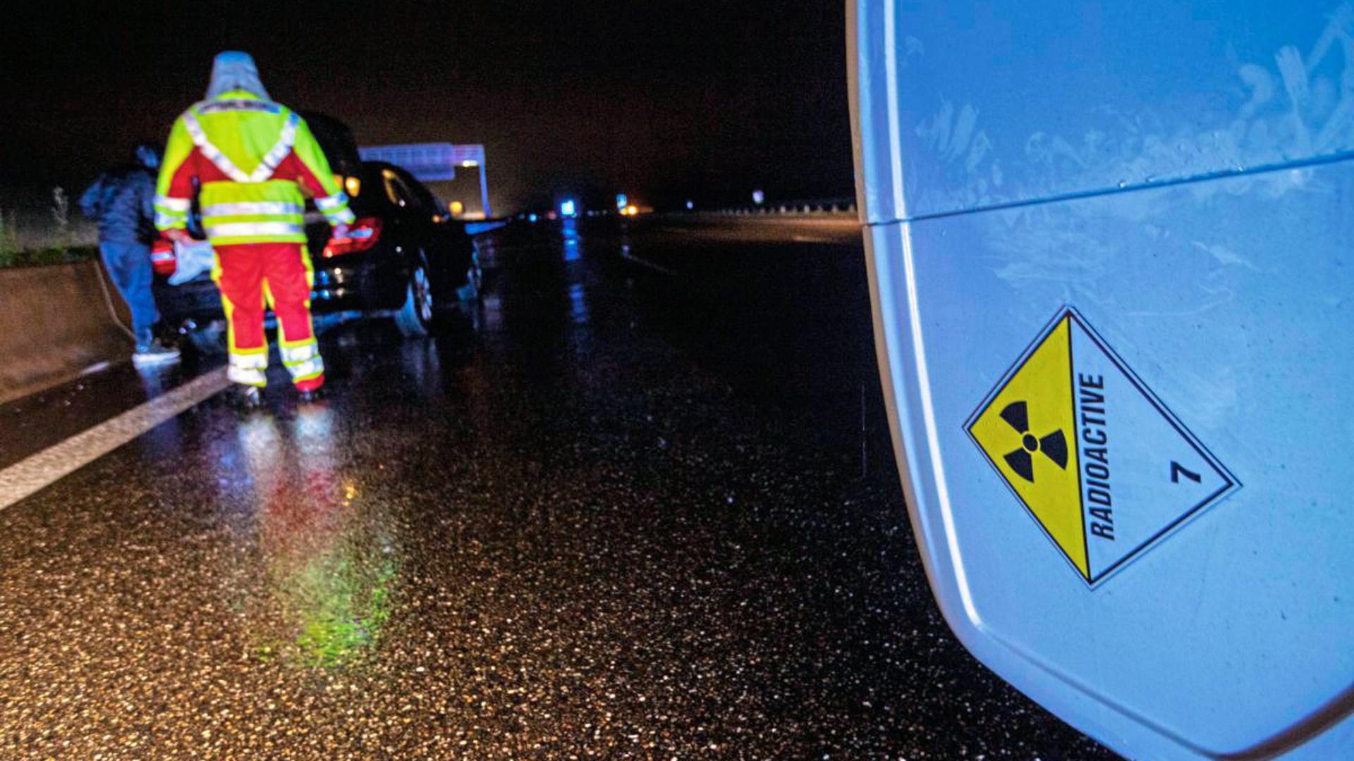 Der Kleintransporter, der am Montag auf der A8 zwischen Pforzheim und Leonberg einen Unfall hatte, soll radioaktives Material geladen haben.